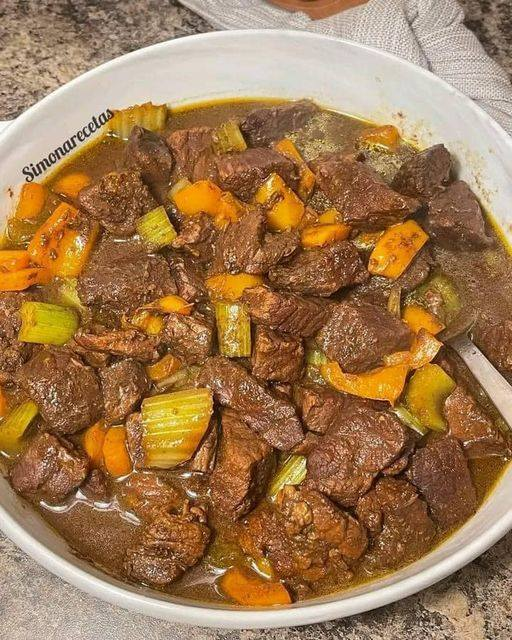 Carnes de Res con Apio y Aji Pimentón: Una Delicia Saborosa y Saludable