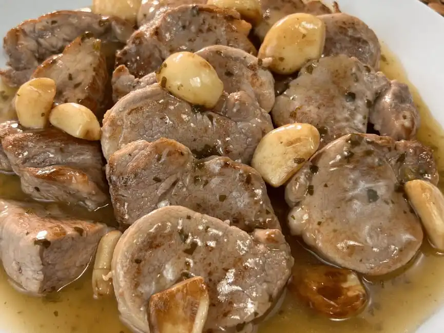 Solomillo al Ajillo: Una Delicia Tradicional