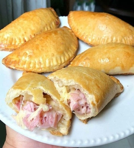 Empanadas Argentinas con Jamón y Queso