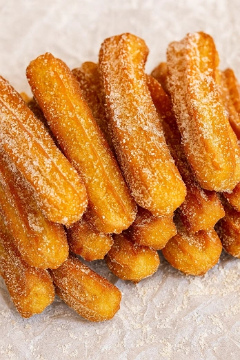 Churros Tradicionales Espolvoreados con Azúcar y Canela